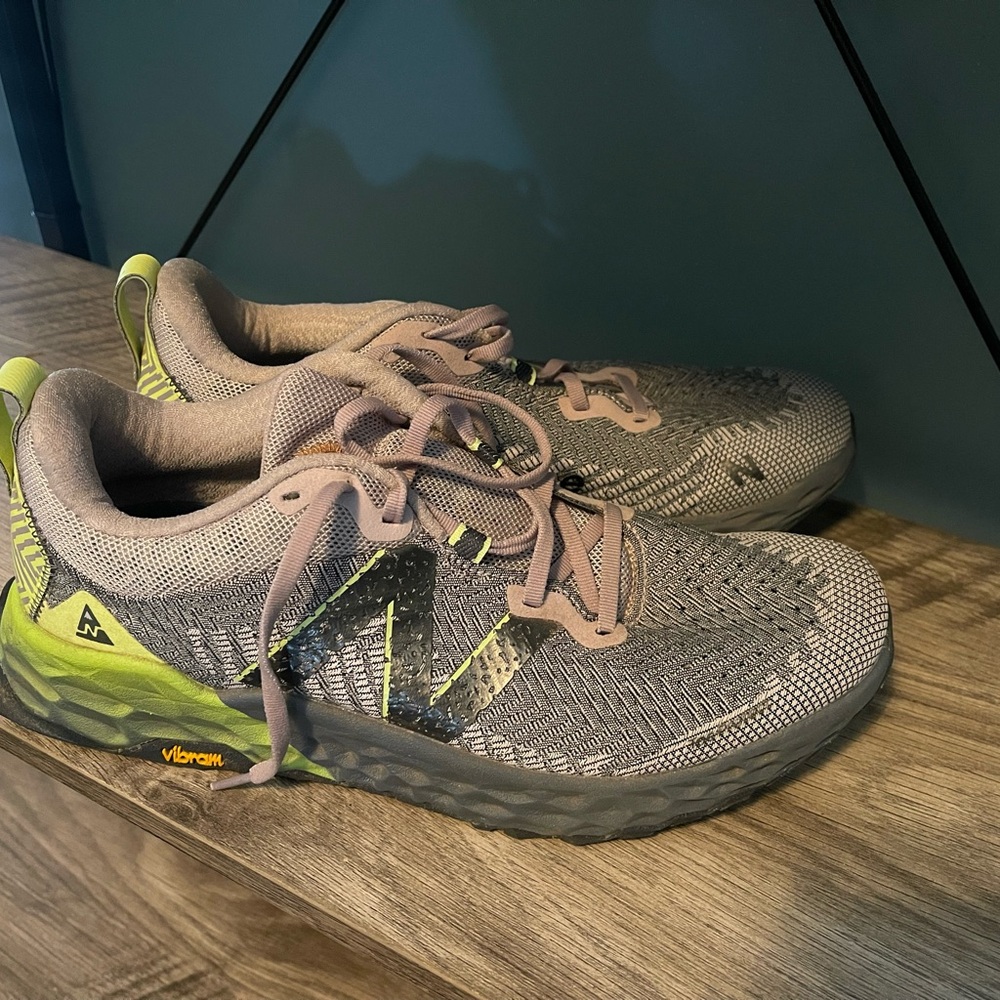 New Balance Fresh Foam Hierro v6 trail running - great condition - women’s